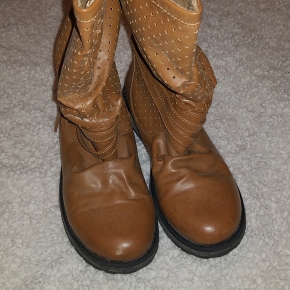 Boots - Picture 2 of 3